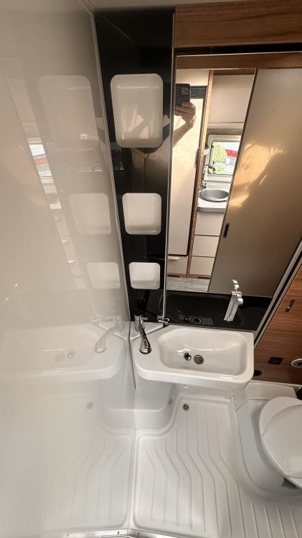 KNAUS 650 MEG L -Sitzgruppe, Rahmenfenster Ansicht 21 für Fahrzeugdetailseite
