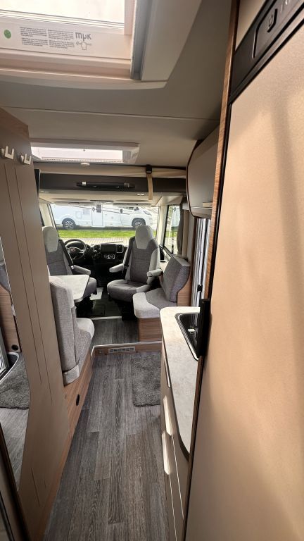 KNAUS 650 MEG L -Sitzgruppe, Rahmenfenster Ansicht 6 für Fahrzeugdetailseite