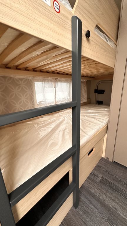 WEINSBERG 470 QDK Steckdosen PLUS Paket Ansicht 13 für Fahrzeugdetailseite