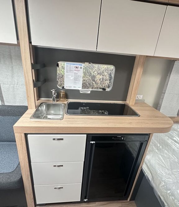 KNAUS 450 FU Duschausbau Ansicht 11 für Fahrzeugdetailseite