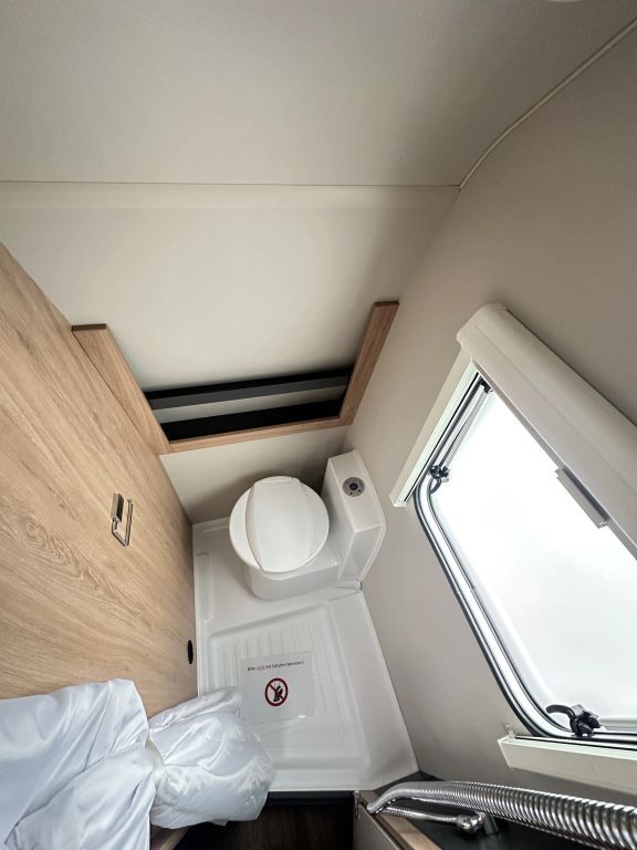 KNAUS 450 FU Duschausbau Ansicht 14 für Fahrzeugdetailseite