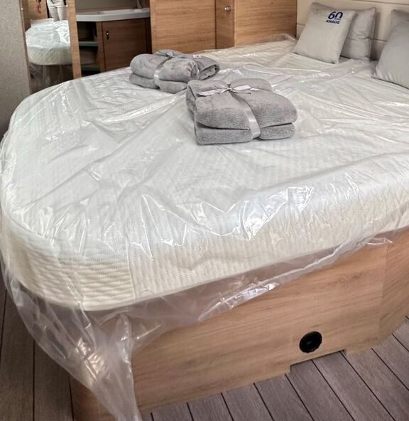 KNAUS 650 PXB Black Selection TV-Möbel inkl. 32" TV Ansicht 12 für Fahrzeugdetailseite