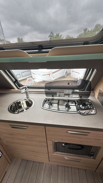 KNAUS 650 PXB Black Selection TV-Möbel inkl. 32" TV Ansicht 15 für Fahrzeugdetailseite