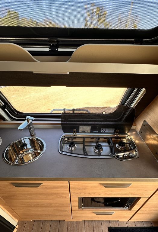 KNAUS 650 PXB Black Selection TV-Möbel inkl. 32" TV Ansicht 16 für Fahrzeugdetailseite