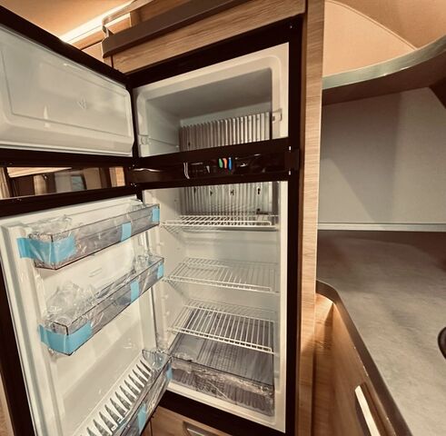 KNAUS 650 PXB Black Selection TV-Möbel inkl. 32" TV Ansicht 18 für Fahrzeugdetailseite