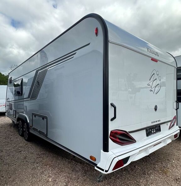 KNAUS 650 PXB Black Selection TV-Möbel inkl. 32" TV Ansicht 4 für Fahrzeugdetailseite