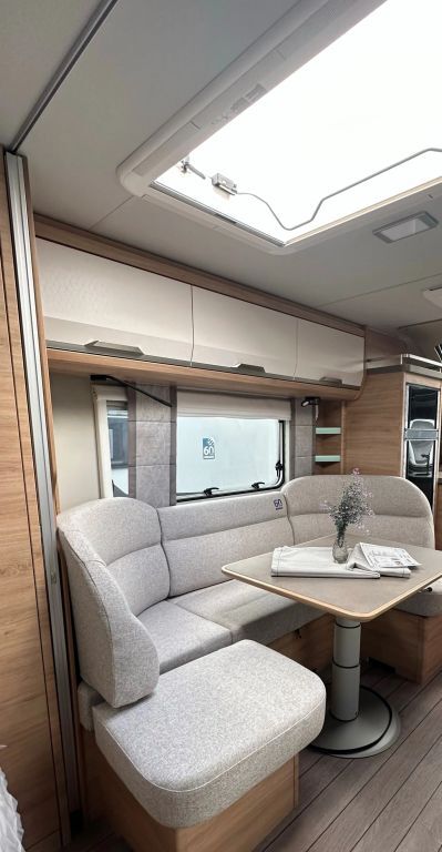 KNAUS 650 PXB Black Selection TV-Möbel inkl. 32" TV Ansicht 5 für Fahrzeugdetailseite