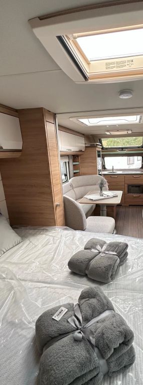 KNAUS 650 PXB Black Selection TV-Möbel inkl. 32" TV Ansicht 7 für Fahrzeugdetailseite