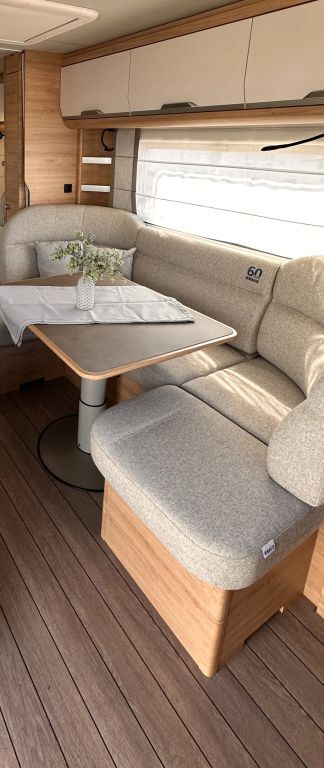 KNAUS 650 PXB Black Selection TV-Möbel inkl. 32" TV Ansicht 9 für Fahrzeugdetailseite