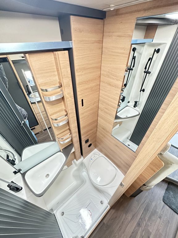 KNAUS 650 MEG Black Selection BLACK SELECTION  ; Live Wave Ansicht 24 für Fahrzeugdetailseite
