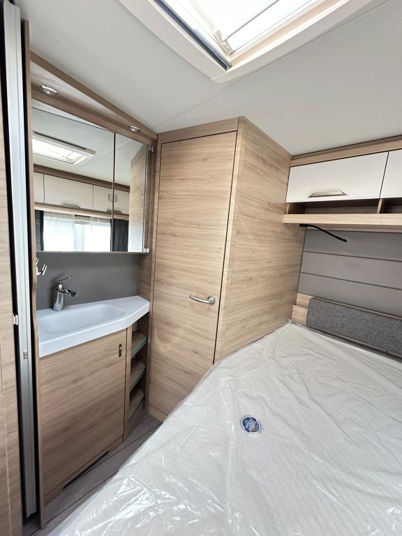 KNAUS 500 UF Black Selection Duschausbau Ansicht 16 für Fahrzeugdetailseite
