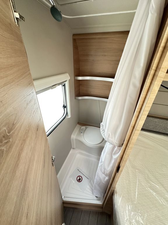 KNAUS 500 UF Black Selection Duschausbau Ansicht 17 für Fahrzeugdetailseite