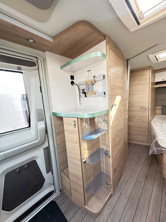KNAUS 500 UF Black Selection Duschausbau Ansicht 18 für Fahrzeugdetailseite
