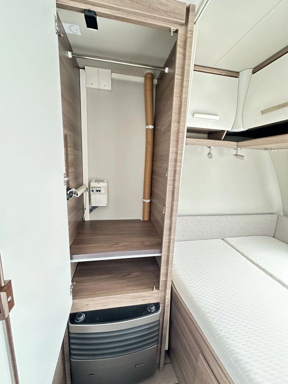 KNAUS 400 QD Silver Selection Markise Ansicht 18 für Fahrzeugdetailseite