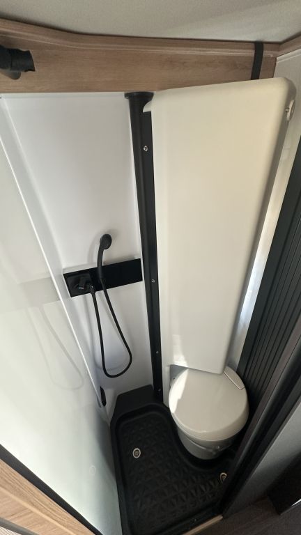 KNAUS 600 ME Platinum Selection Mietfahrzeug Verfügbar 11.2026 Ansicht 17 für Fahrzeugdetailseite