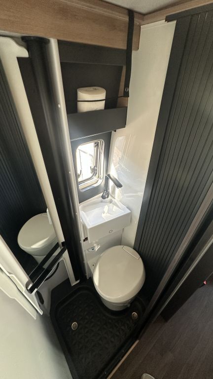KNAUS 600 ME Platinum Selection Mietfahrzeug Verfügbar 11.2026 Ansicht 18 für Fahrzeugdetailseite