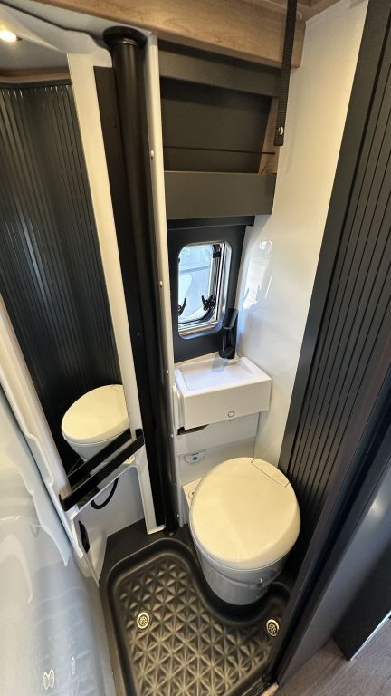 KNAUS 600 ME Platinum Selection Mietfahrzeug Verfügbar 11.2026 Ansicht 21 für Fahrzeugdetailseite