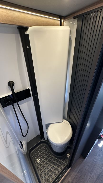 KNAUS 600 ME Platinum Selection Mietfahrzeug Verfügbar 11.2026 Ansicht 24 für Fahrzeugdetailseite