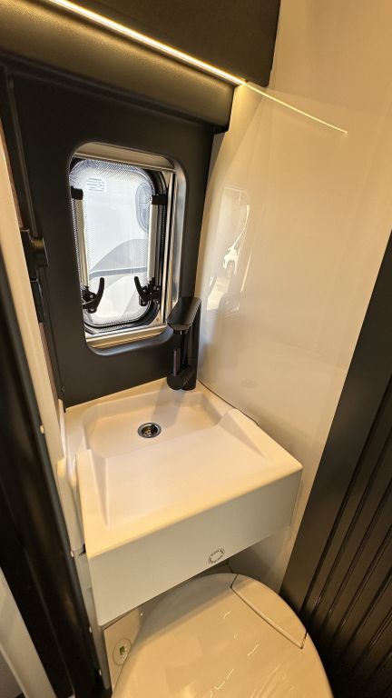 KNAUS 600 ME Platinum Selection Mietfahrzeug Verfügbar 11.2026 Ansicht 25 für Fahrzeugdetailseite