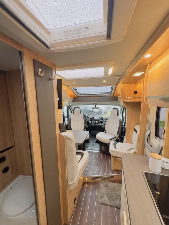 KNAUS 650 MEG IC-Line Mietfahrzeug Verfügbar 11.2026 Ansicht 8 für Fahrzeugdetailseite