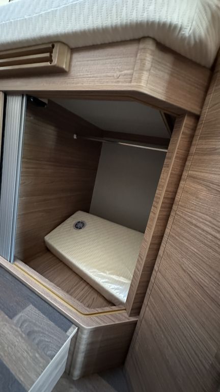 WEINSBERG 600 MEG EDITION [PEPPER] Mietfahrzeug Verfügbar 11.2026 Ansicht 21 für Fahrzeugdetailseite
