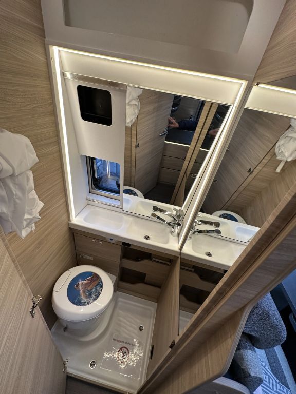 KNAUS 630 FREEWAY Automatikgetriebe Ansicht 20 für Fahrzeugdetailseite