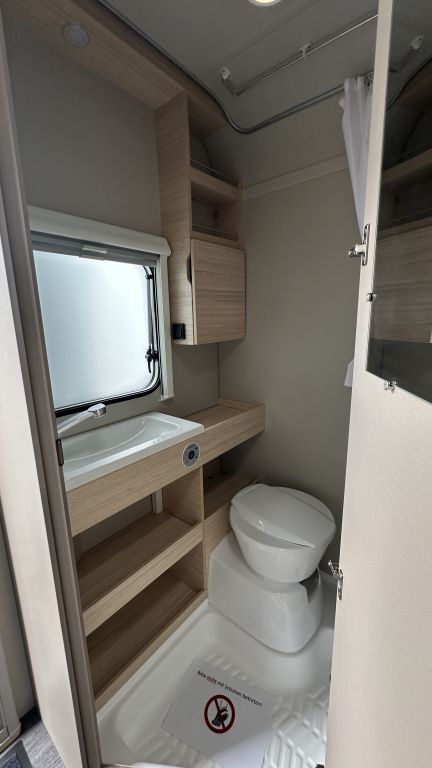 WEINSBERG 390 QD Duschausbau Ansicht 14 für Fahrzeugdetailseite