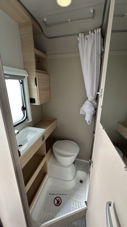 WEINSBERG 390 QD Duschausbau Ansicht 15 für Fahrzeugdetailseite