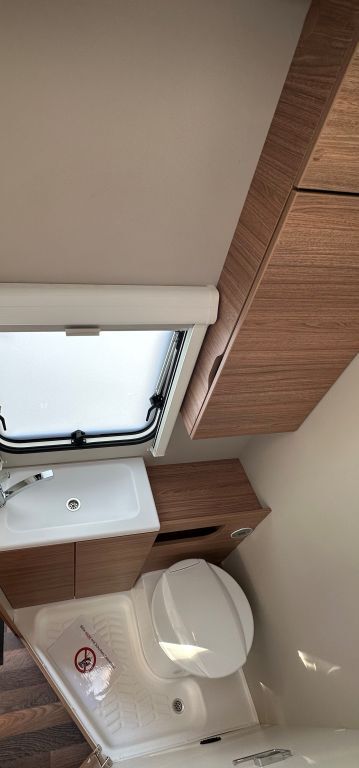 WEINSBERG 390 QD Edition [HOT] Mietfahrzeug Verfügbar 11.2026 Ansicht 14 für Fahrzeugdetailseite