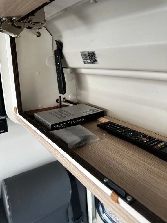 SUNLIGHT Cliff 640 Solar + TV/SAT + Markise Ansicht 22 für Fahrzeugdetailseite
