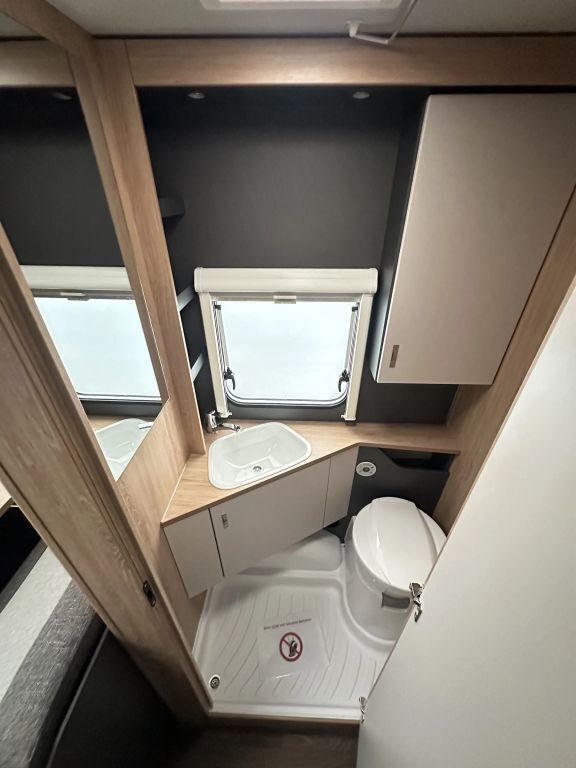 KNAUS 420 QD Duschausbau Ansicht 17 für Fahrzeugdetailseite