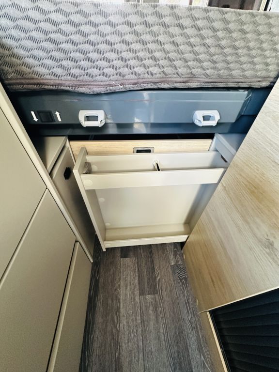 KNAUS 630 MX Automatik , 180 PS Ansicht 29 für Fahrzeugdetailseite