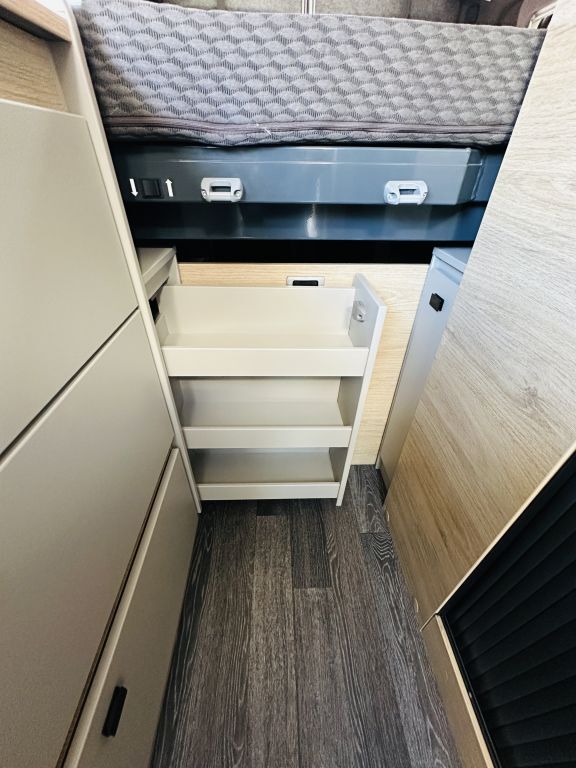 KNAUS 630 MX Automatik , 180 PS Ansicht 30 für Fahrzeugdetailseite