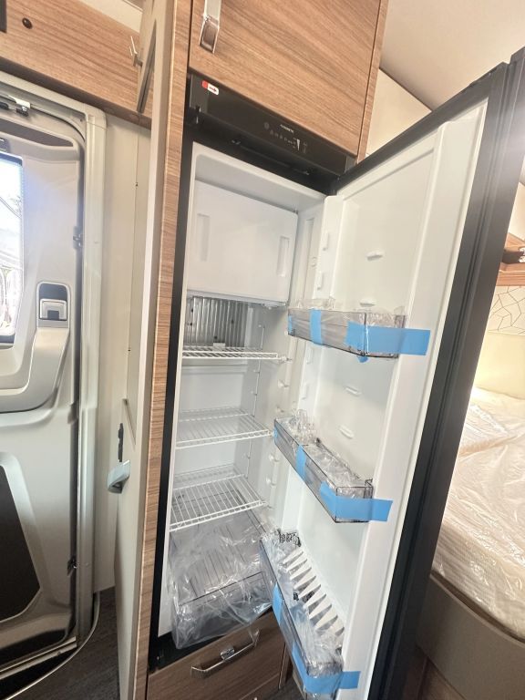 WEINSBERG 650 MF Automatikgetriebe , Hubbett Ansicht 20 für Fahrzeugdetailseite