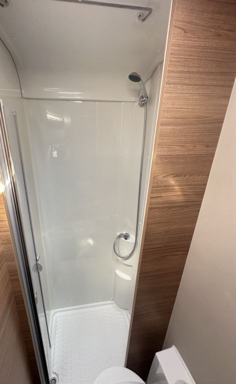 WEINSBERG 650 MF Automatikgetriebe , Hubbett Ansicht 22 für Fahrzeugdetailseite