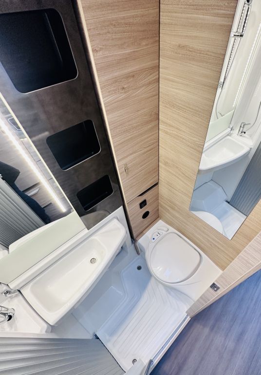KNAUS 650 MEG Platinum Selection Allrad, Automatik, 4 t Ansicht 11 für Fahrzeugdetailseite