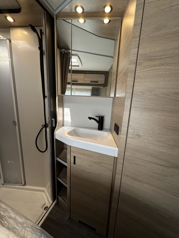 WEINSBERG 600 MF Automatikgetriebe, 180 PS Ansicht 19 für Fahrzeugdetailseite