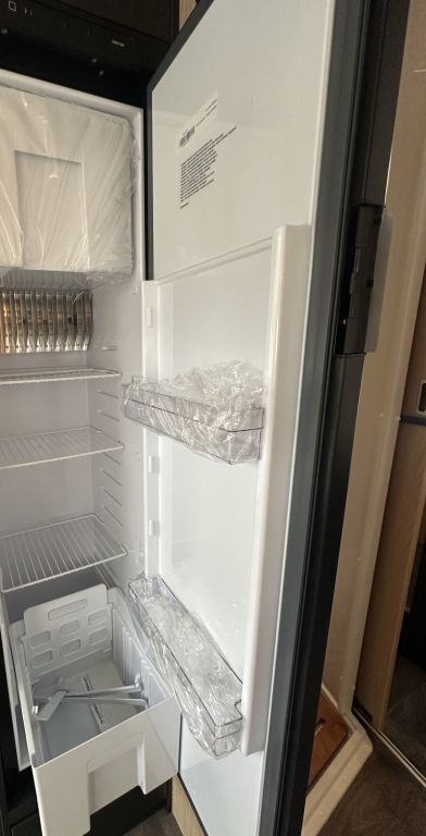 SUNLIGHT 7433Q UNLD Automatik , Rahmenfenster Ansicht 17 für Fahrzeugdetailseite
