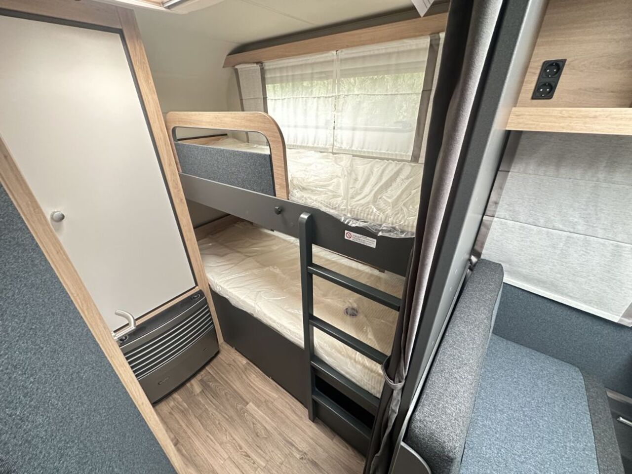 KNAUS 500 KD Dusche separat Ansicht 12 für Fahrzeugdetailseite