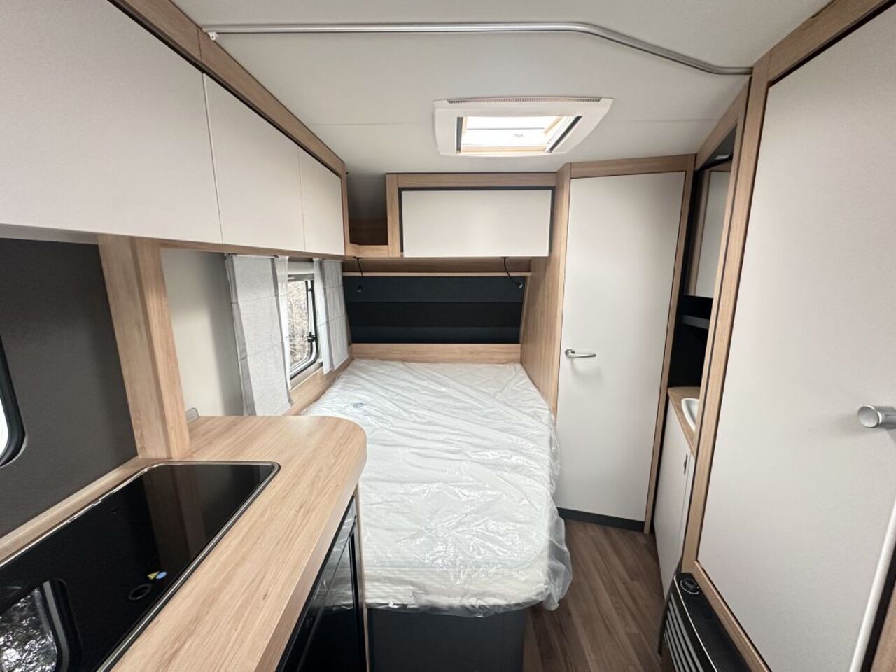 KNAUS 450 FU Duschausbau Ansicht 10 für Fahrzeugdetailseite
