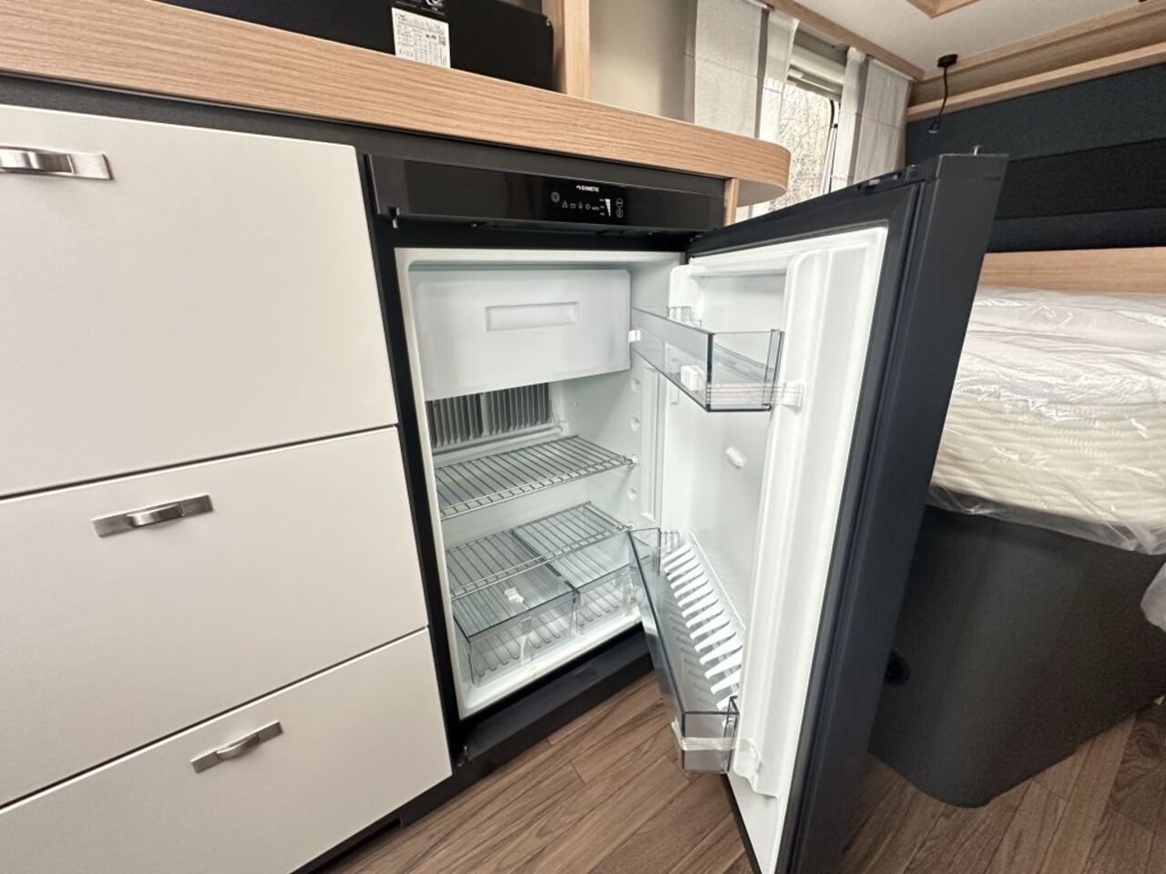 KNAUS 450 FU Duschausbau Ansicht 13 für Fahrzeugdetailseite