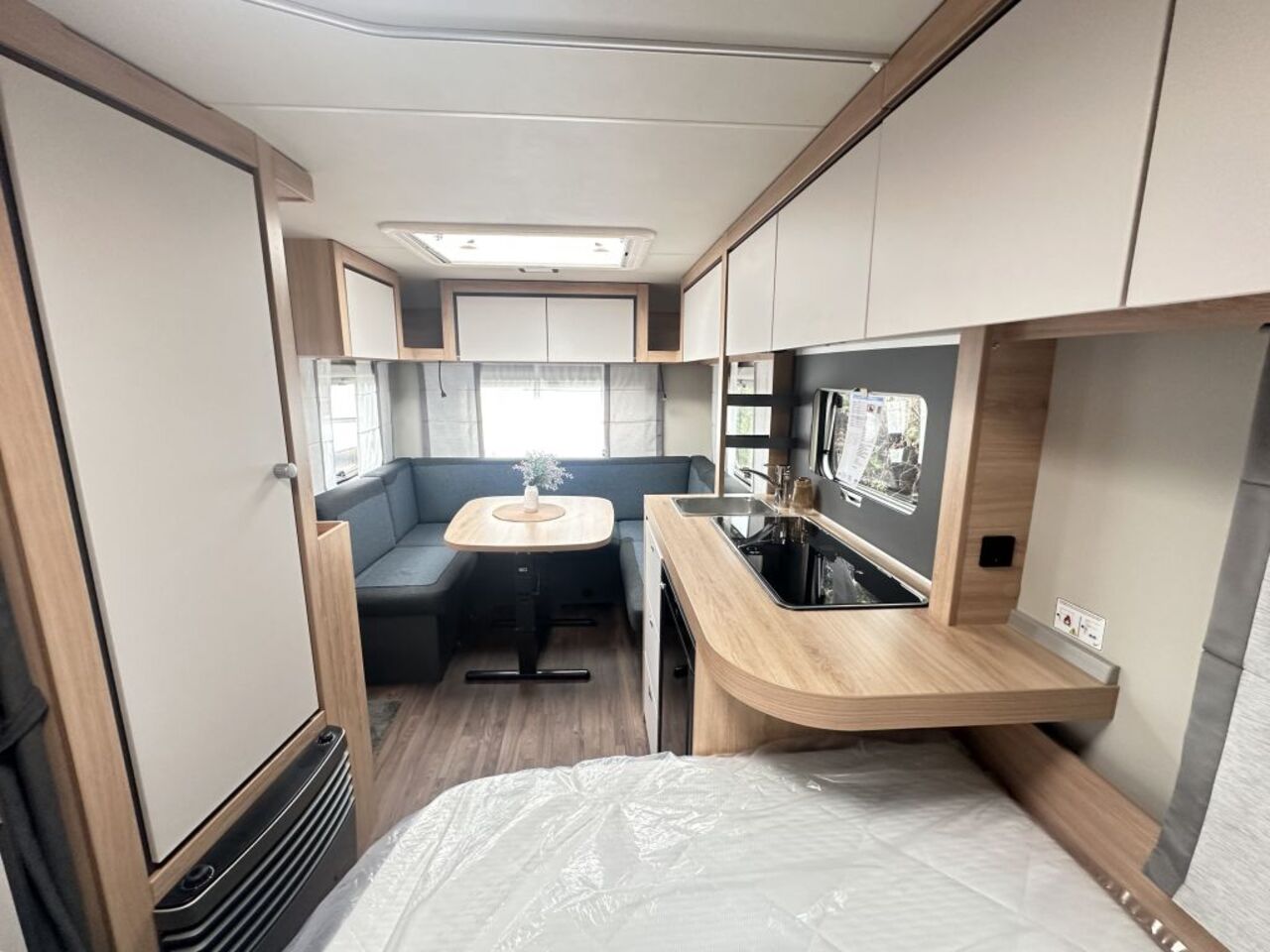 KNAUS 450 FU Duschausbau Ansicht 8 für Fahrzeugdetailseite