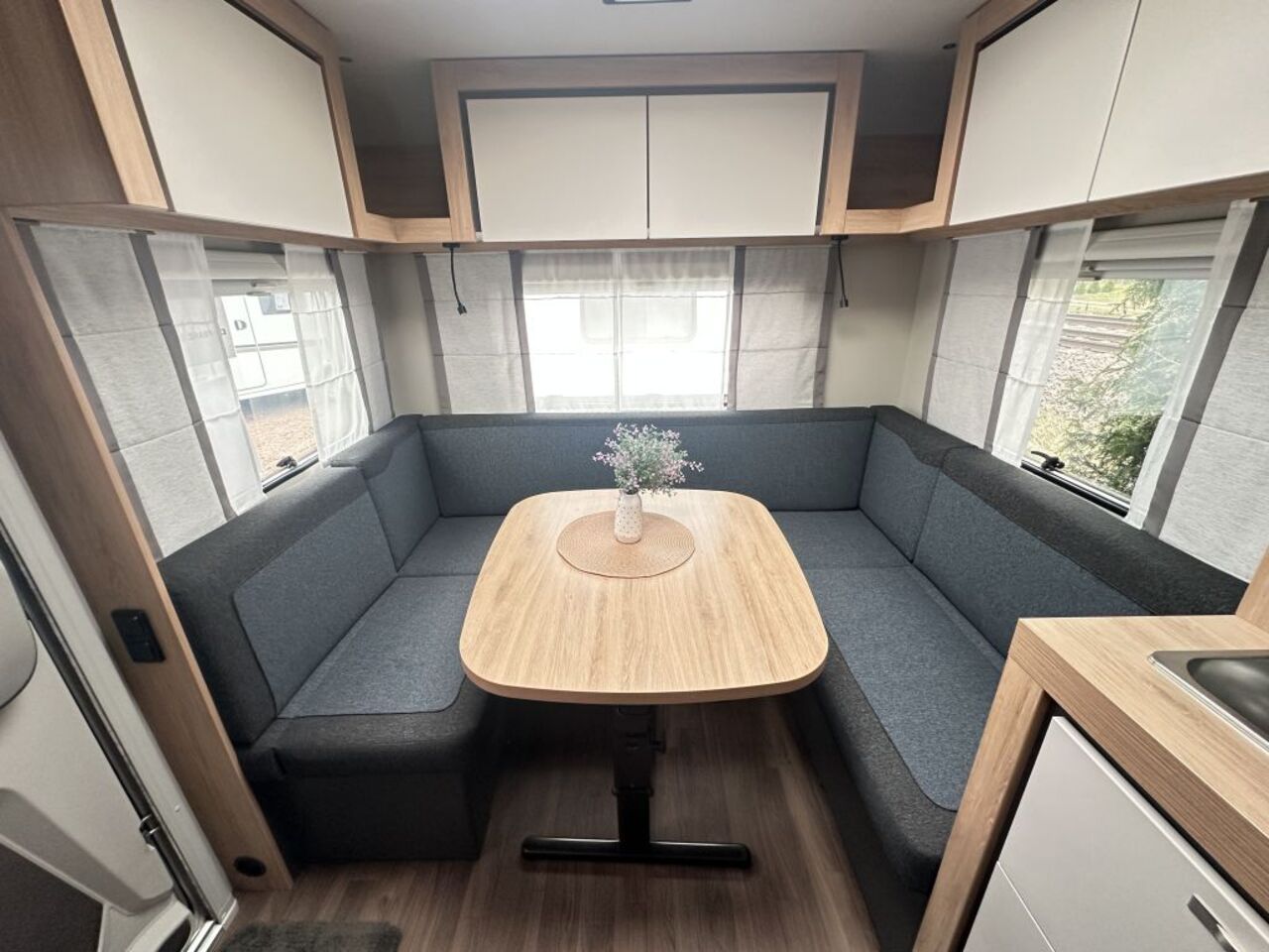 KNAUS 450 FU Duschausbau Ansicht 9 für Fahrzeugdetailseite