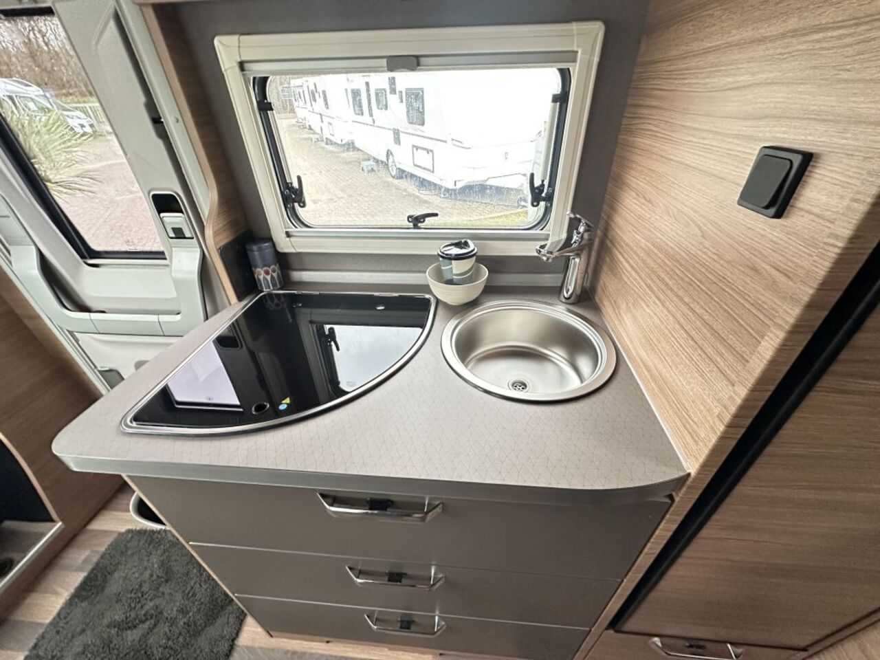 WEINSBERG 640 MEG Suite EDITION [PEPPER] TOP PREIS, Licht & Sicht-Paket Ansicht 18 für Fahrzeugdetailseite