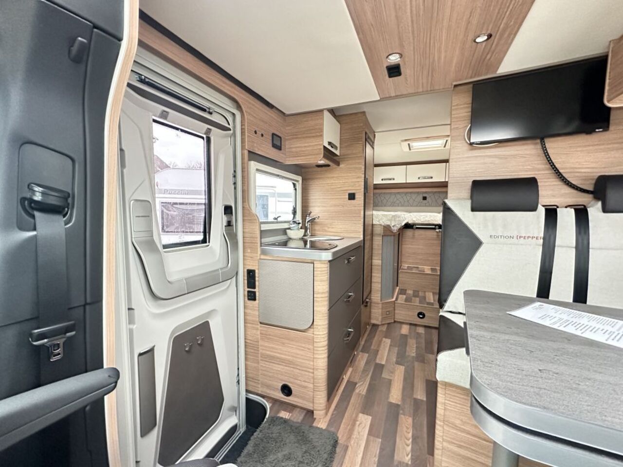 WEINSBERG 640 MEG Suite EDITION [PEPPER] TOP PREIS, Licht & Sicht-Paket Ansicht 9 für Fahrzeugdetailseite