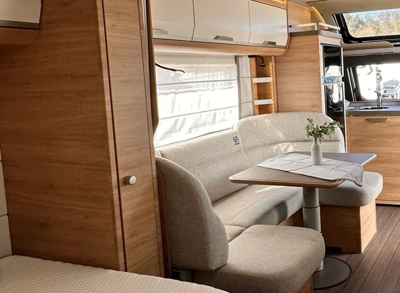 KNAUS 650 PXB Black Selection TV-Möbel inkl. 32" TV Ansicht 8 für Fahrzeugdetailseite