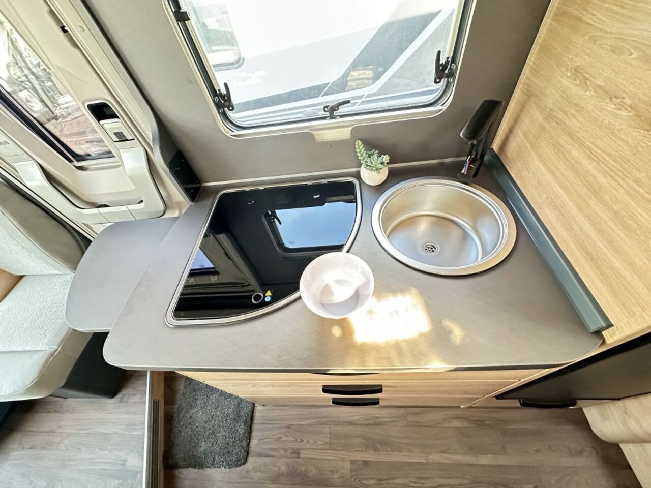 KNAUS 650 MEG Black Selection BLACK SELECTION  ; Live Wave Ansicht 19 für Fahrzeugdetailseite
