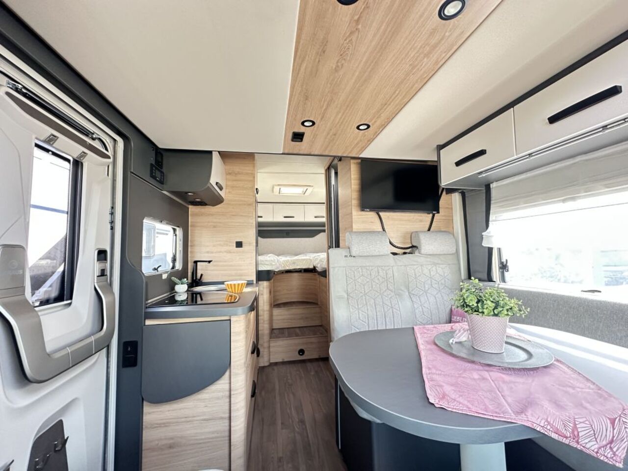 KNAUS 650 MEG Black Selection BLACK SELECTION  ; Live Wave Ansicht 6 für Fahrzeugdetailseite