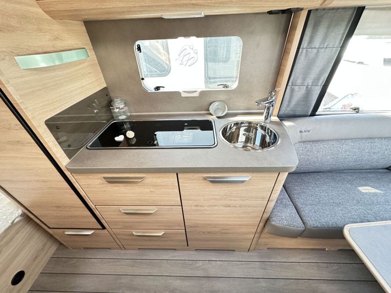 KNAUS 500 UF Black Selection Duschausbau Ansicht 13 für Fahrzeugdetailseite