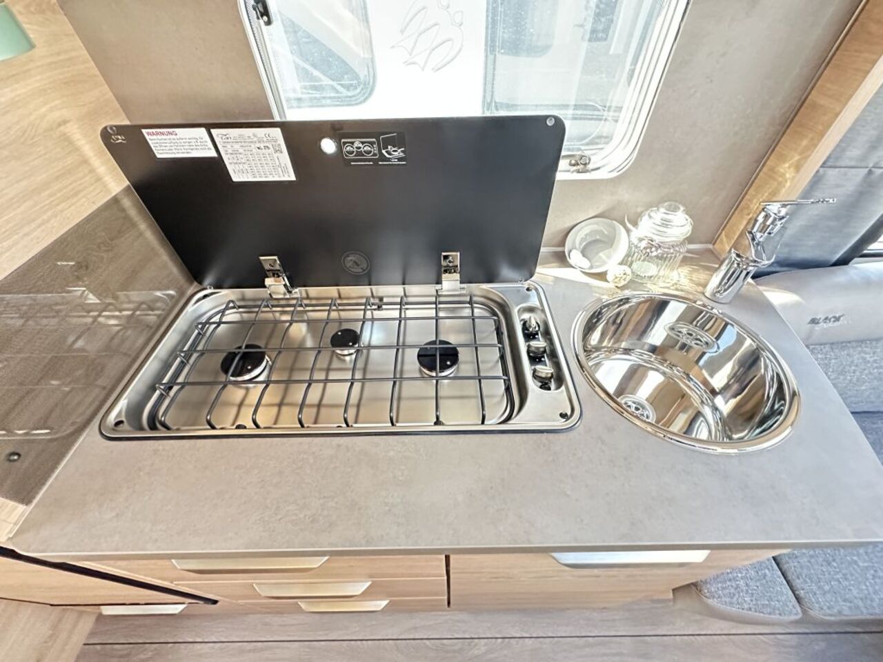 KNAUS 500 UF Black Selection Duschausbau Ansicht 14 für Fahrzeugdetailseite